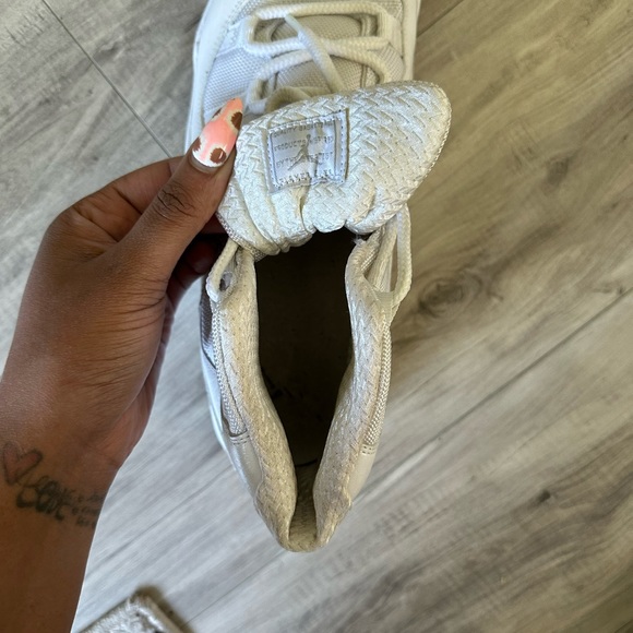 WHITE RETRO JORDAN 11 - Picture 11 of 12